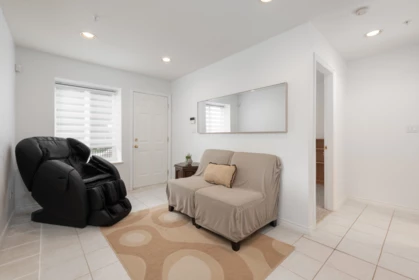 Hallway Photo of 2423 E 4th Avenue, Vancouver, BC