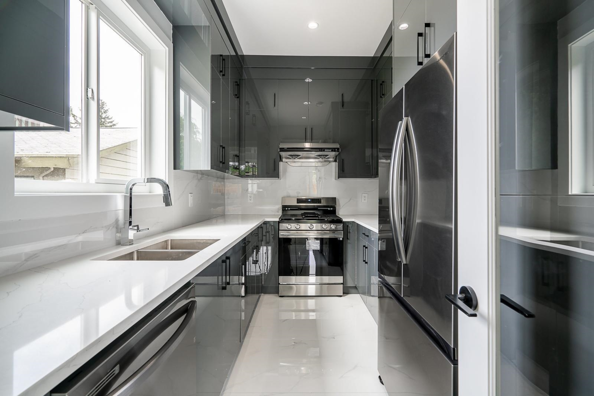 Kitchen Photo of 13978 113a Avenue, Surrey, BC