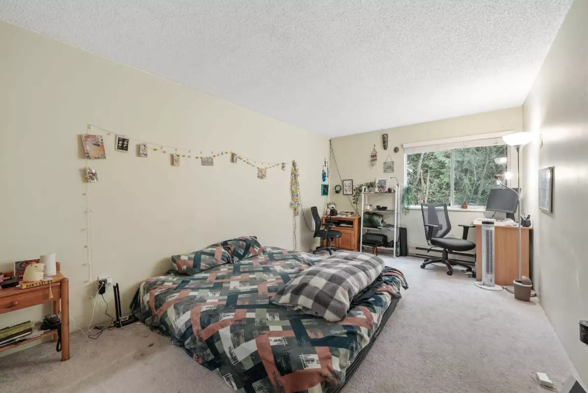 Kitchen Photo of 404 9644 134 Street, Surrey, BC