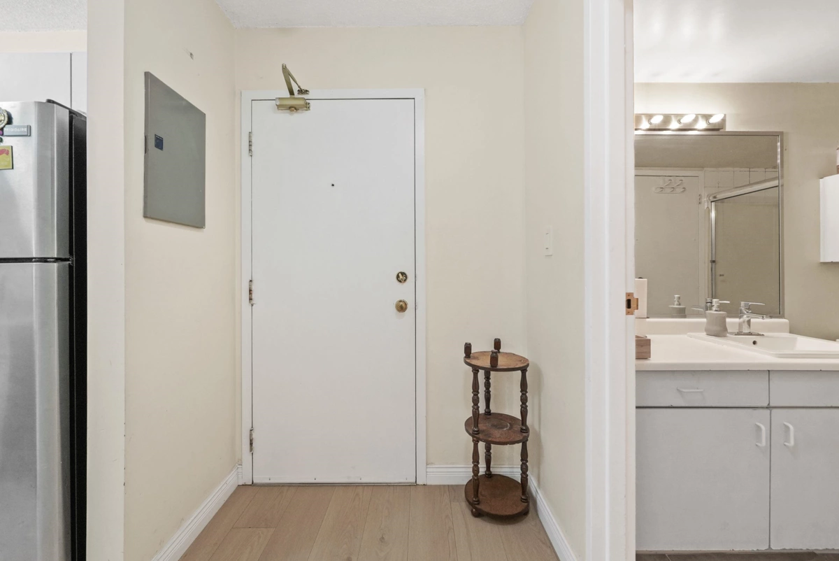 Primary Bathroom Photo of 404 9644 134 Street, Surrey, BC