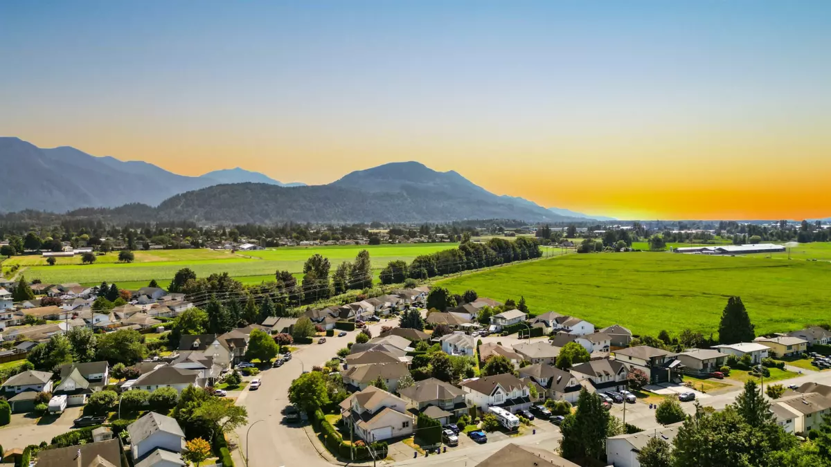 Garage Interior Photo of 7143 Elwood Drive, Chilliwack, BC