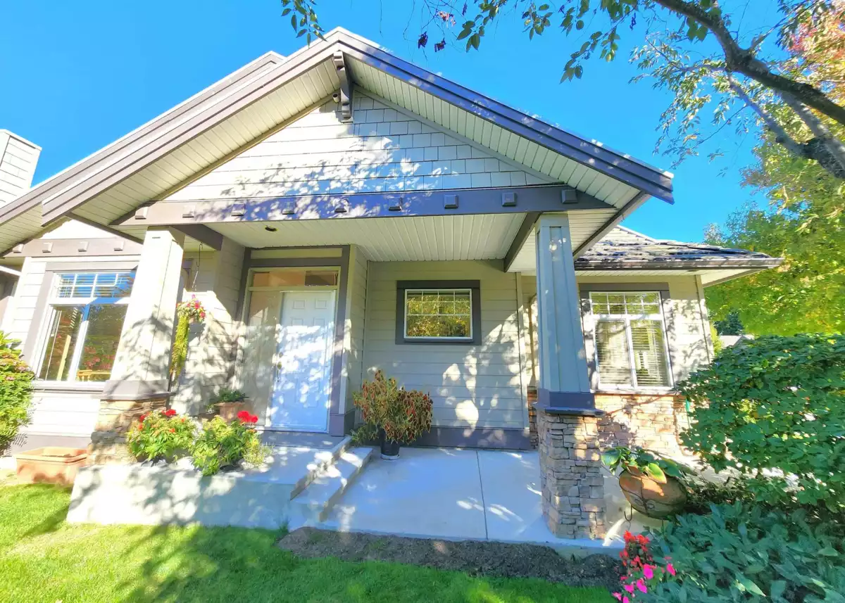 Living Room Photo of 42 5688 152 Street, Surrey, BC