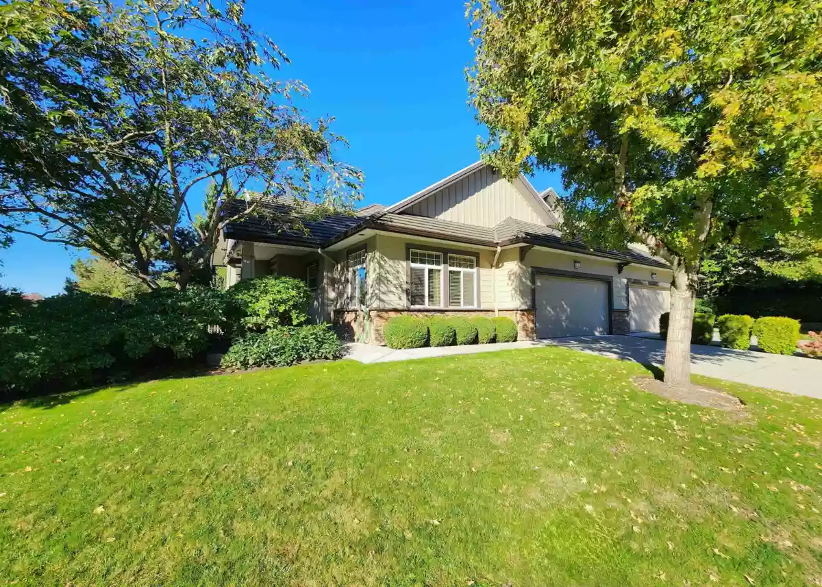 Swimming Pool Photo of 42 5688 152 Street, Surrey, BC