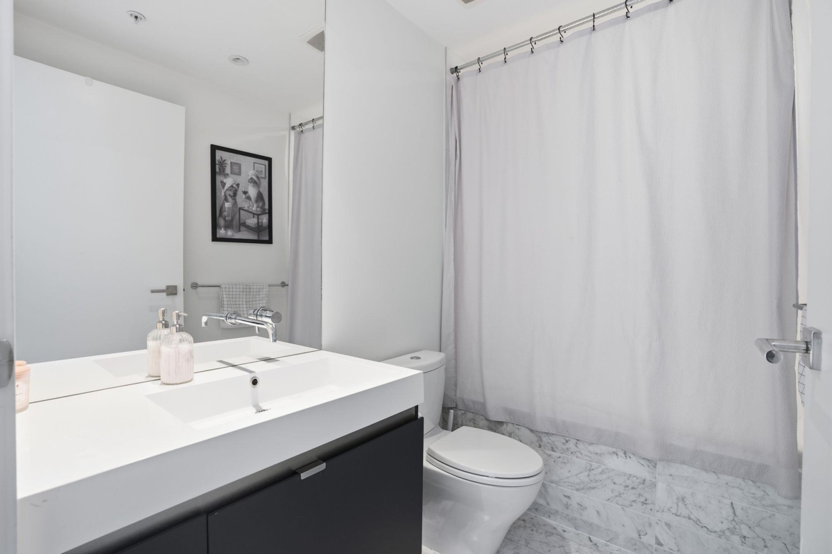 Entry Foyer Photo of 309 133 E 8th Avenue, Vancouver, BC