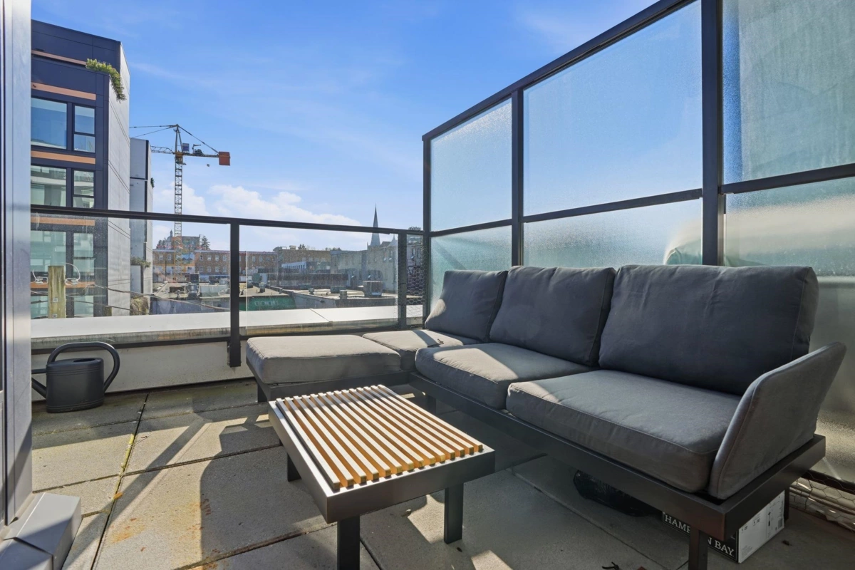 Front Yard Photo of 309 133 E 8th Avenue, Vancouver, BC