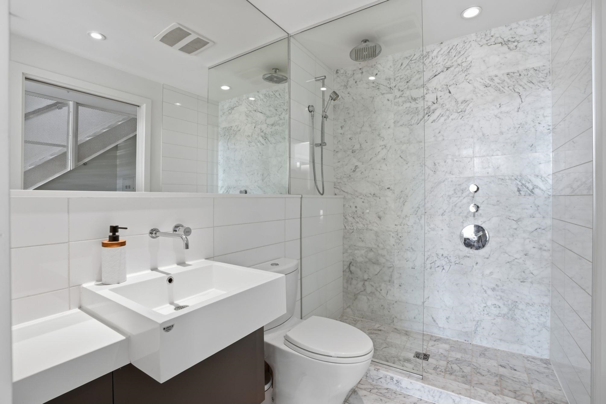 Hot Tub / Spa Photo of 309 133 E 8th Avenue, Vancouver, BC