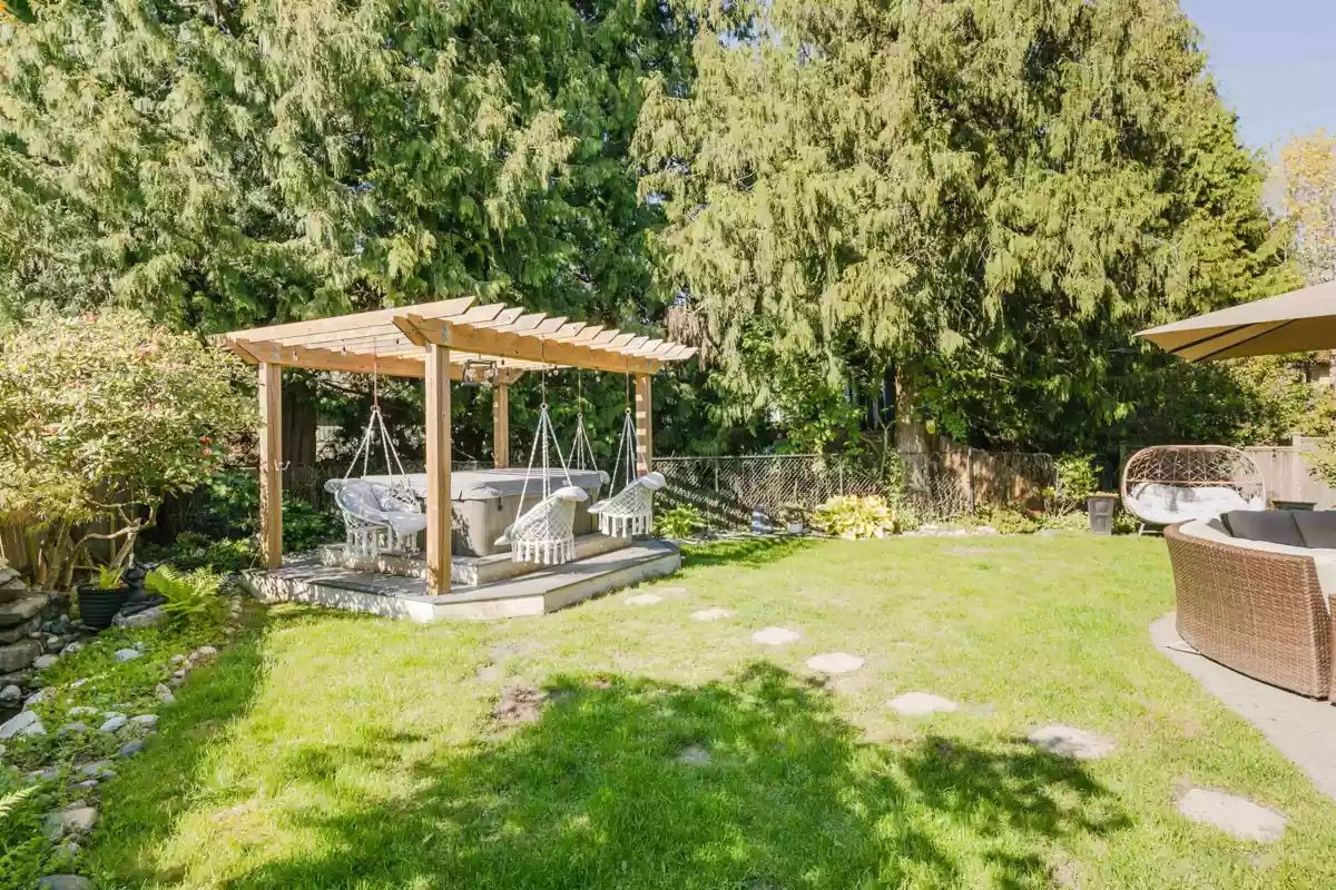 Basement Recreation Room Photo of 15967 19a Avenue, Surrey, BC