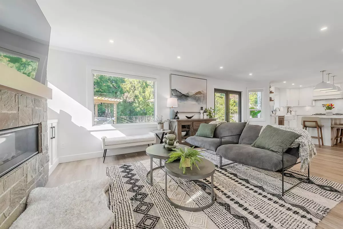 Breakfast Nook Photo of 15967 19a Avenue, Surrey, BC