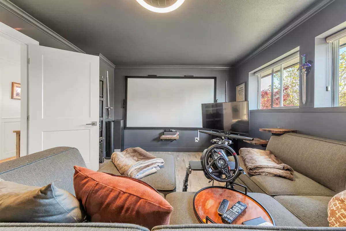 Guest Bathroom Photo of 15967 19a Avenue, Surrey, BC