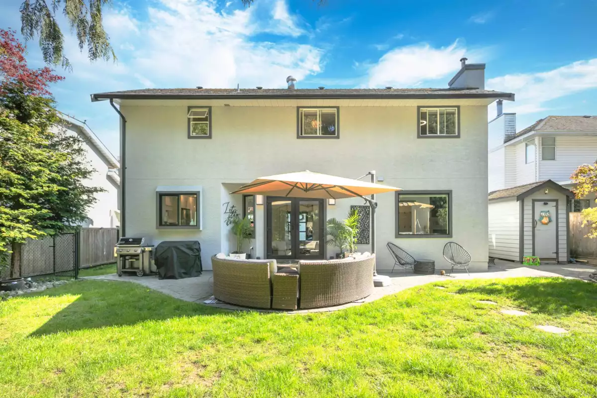 Laundry Room Photo of 15967 19a Avenue, Surrey, BC