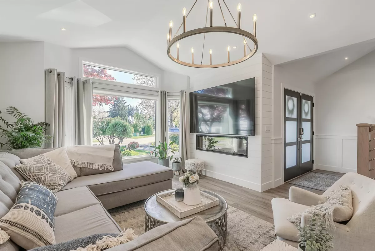 Living Room Photo of 15967 19a Avenue, Surrey, BC