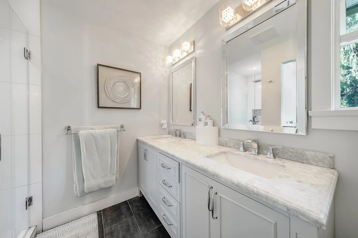 Walk-In Closet Photo of 15967 19a Avenue, Surrey, BC