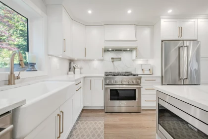 Kitchen Island Photo of 15967 19a Avenue, Surrey, BC