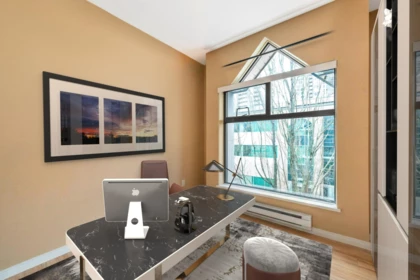 Hallway Photo of 411 2968 Burlington Drive, Coquitlam, BC