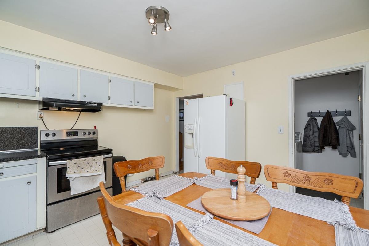 Dining Area Photo of 11031 131a Street, Surrey, BC