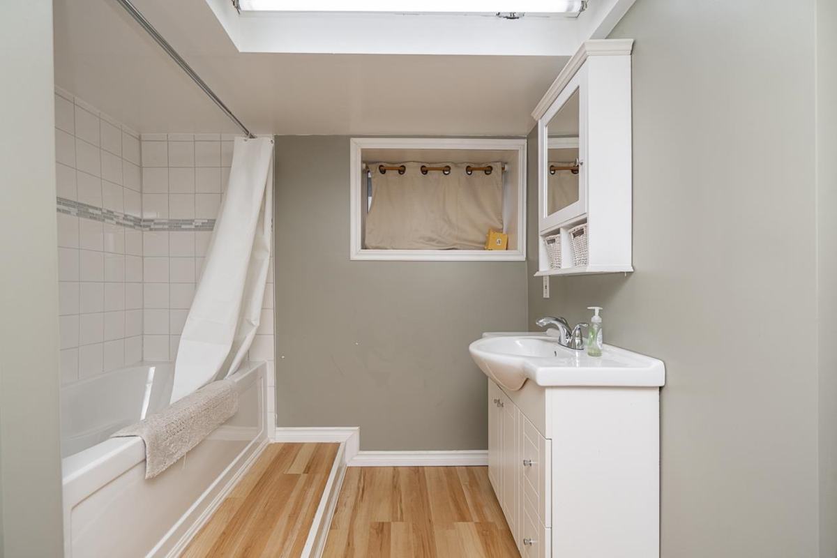 Entry Foyer Photo of 11031 131a Street, Surrey, BC