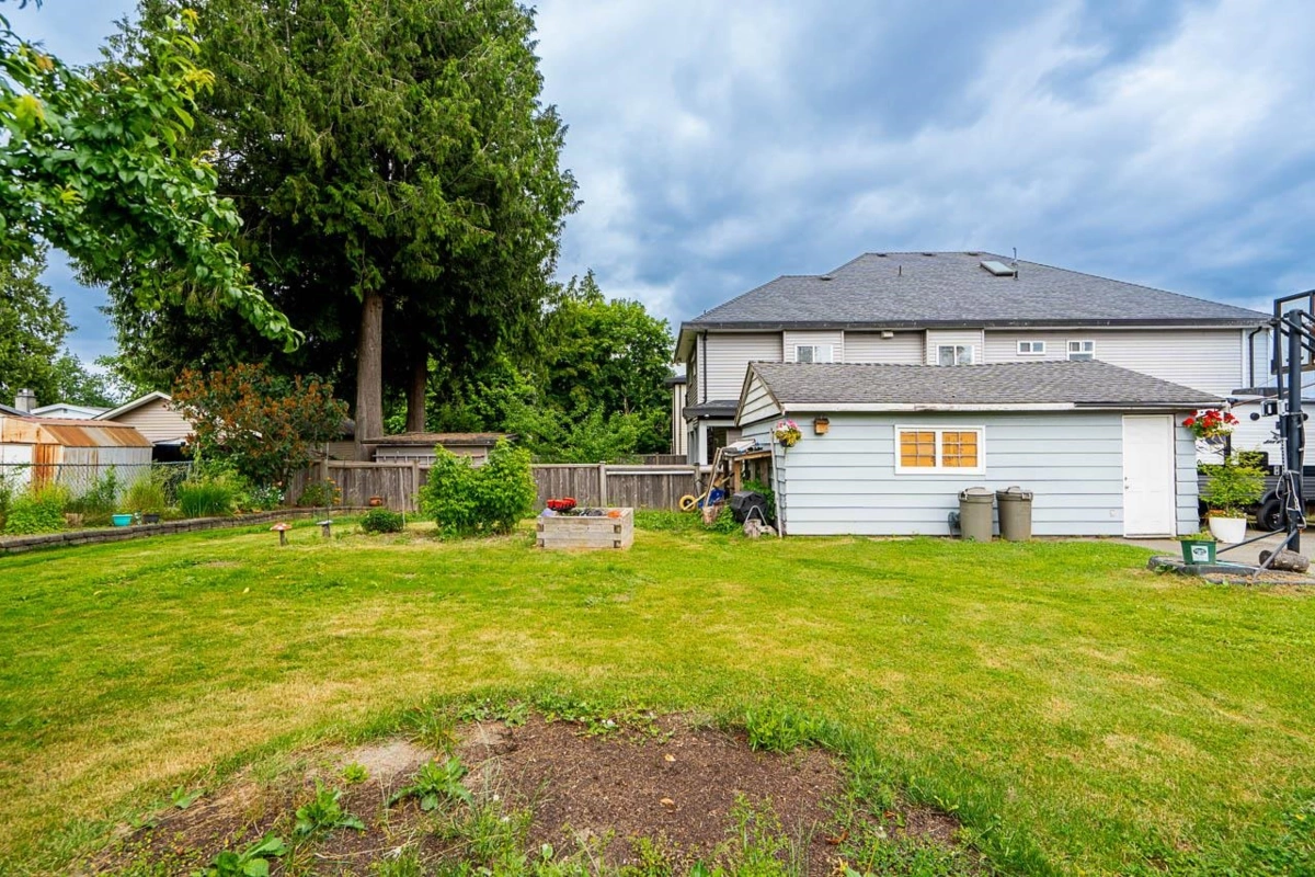 Garden / Landscaping Photo of 11031 131a Street, Surrey, BC