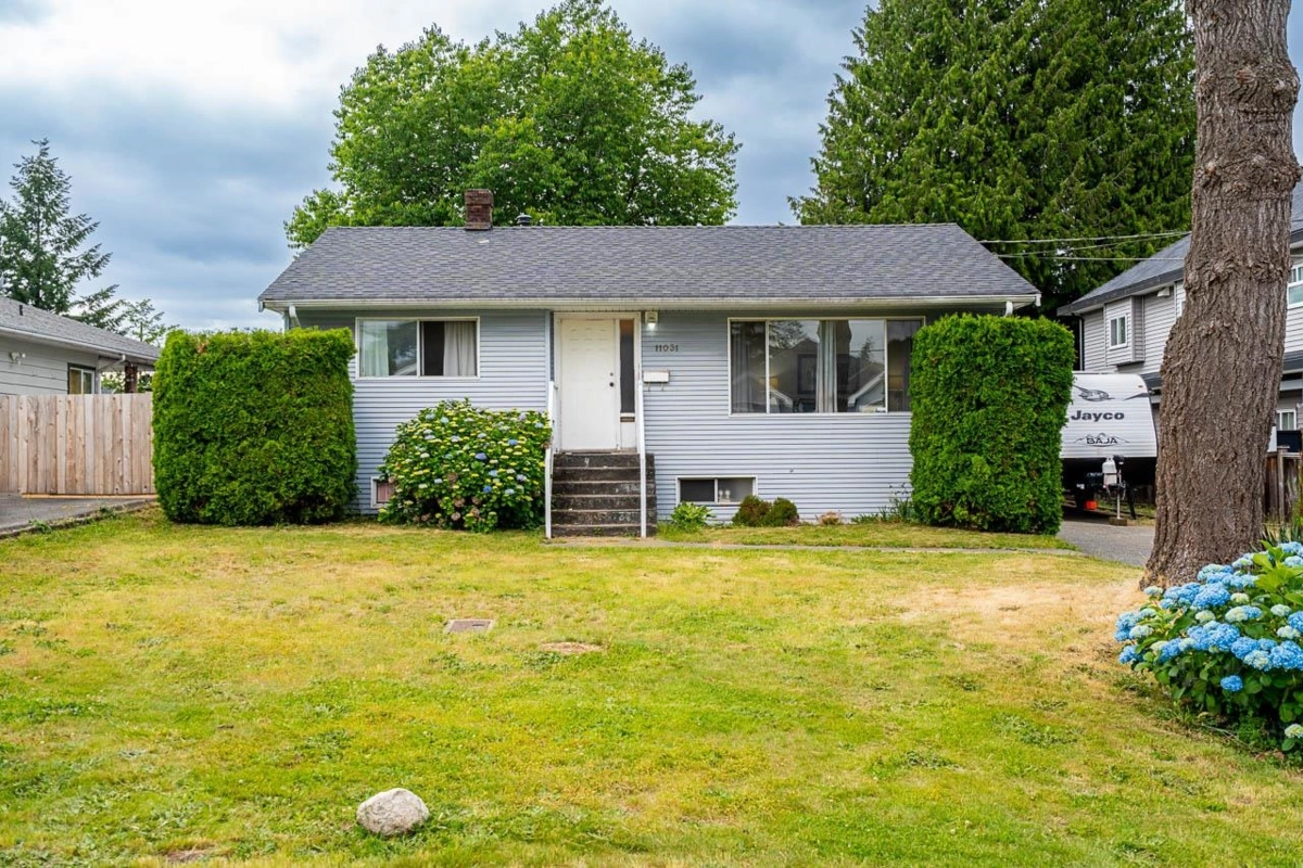 Hallway Photo of 11031 131a Street, Surrey, BC