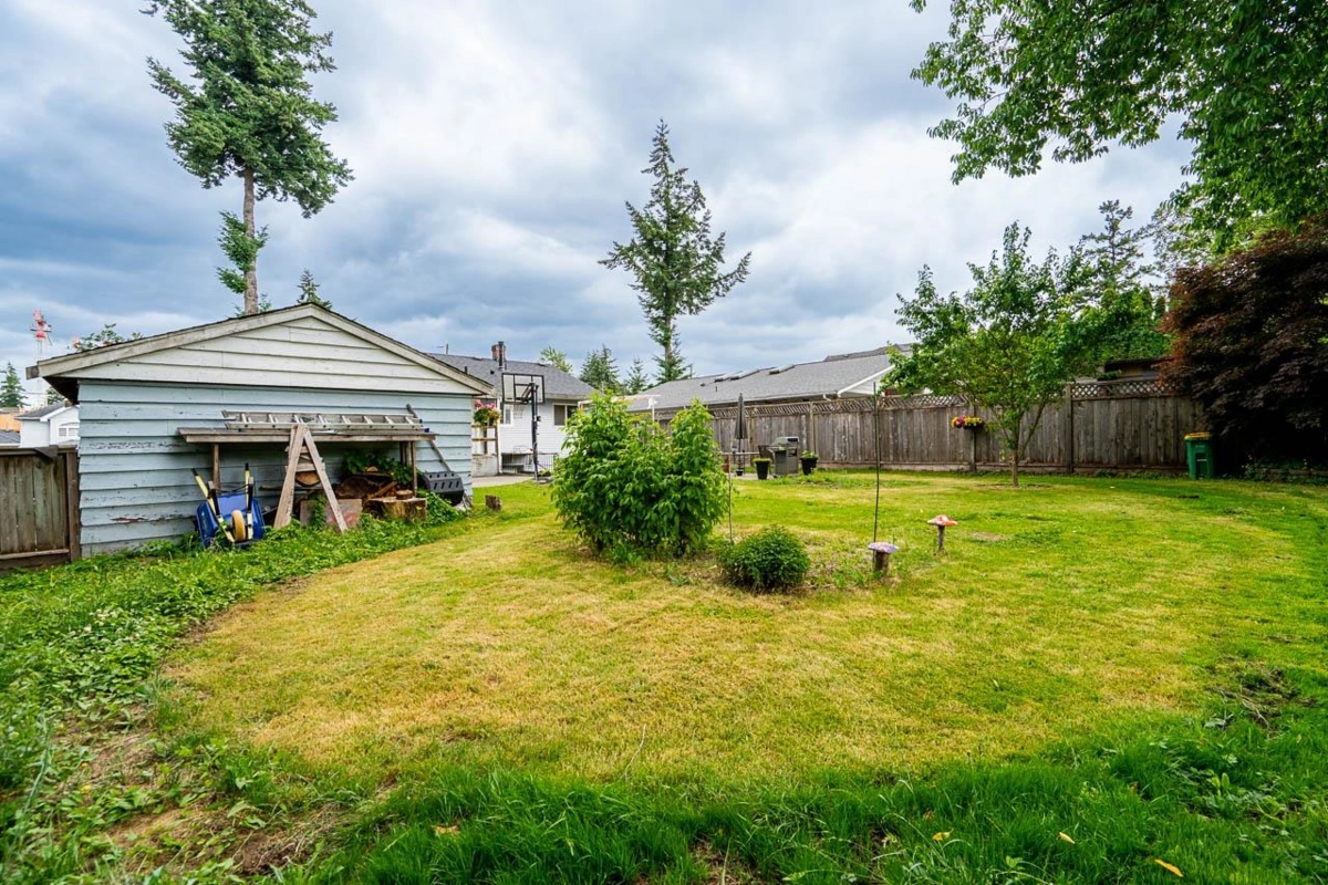 Swimming Pool Photo of 11031 131a Street, Surrey, BC