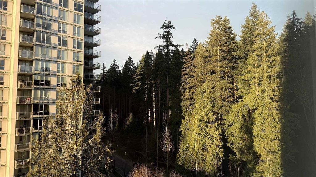 Kitchen Island Photo of 1004 5629 Birney Avenue, Vancouver, BC
