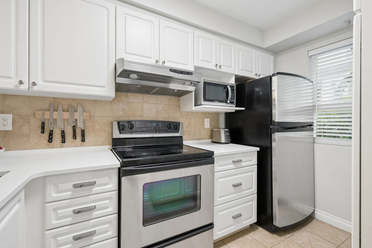 Breakfast Nook Photo of 249 2565 W Broadway, Vancouver, BC