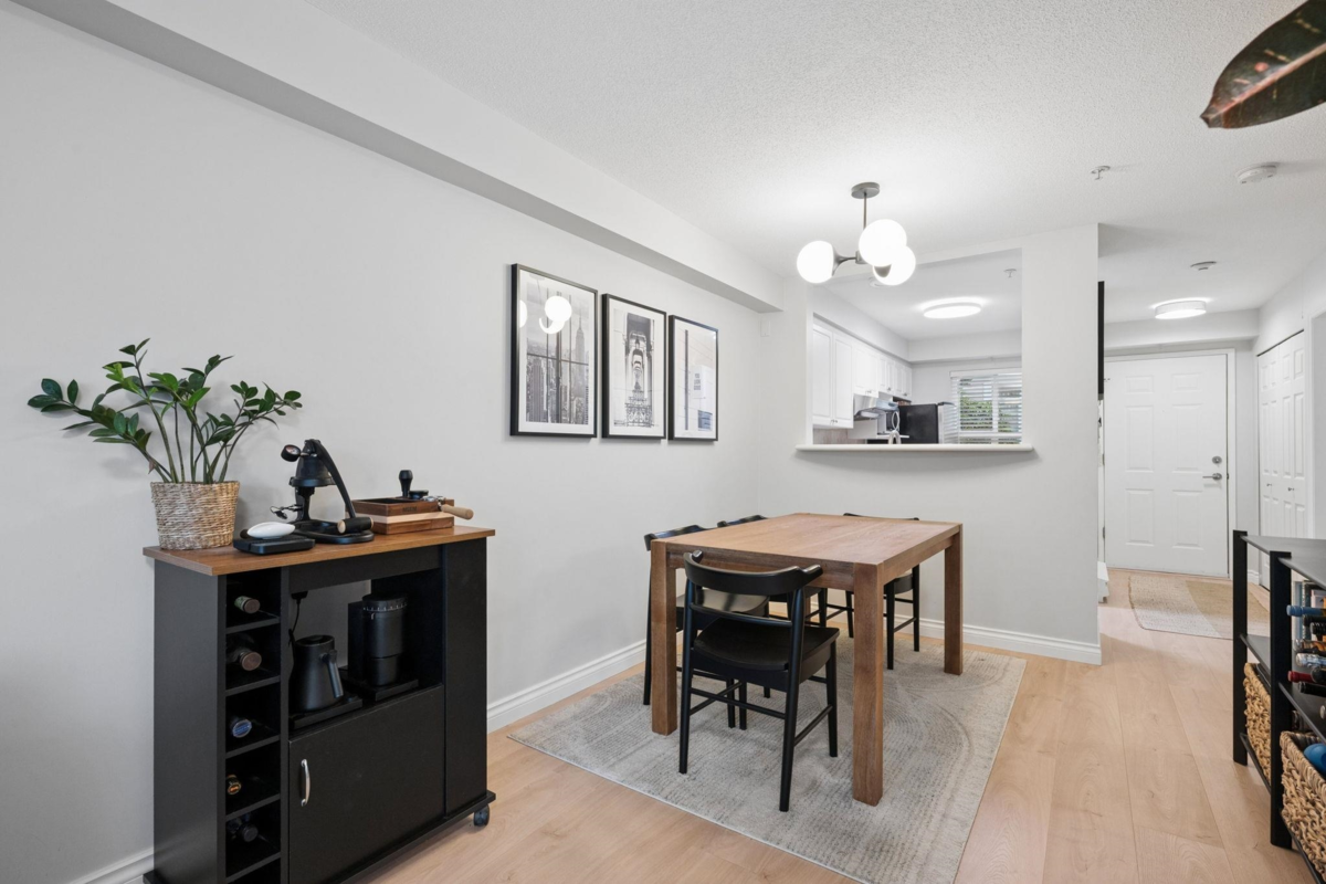 Kitchen Island Photo of 249 2565 W Broadway, Vancouver, BC