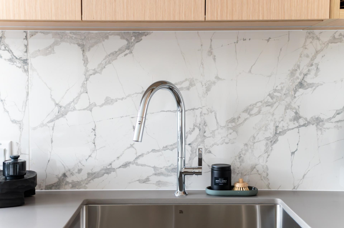 Kitchen Island Photo of 1906 6468 Willingdon Avenue, Burnaby, BC