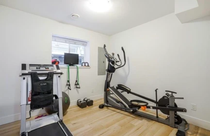 Hallway Photo of 19162 73 Avenue, Surrey, BC