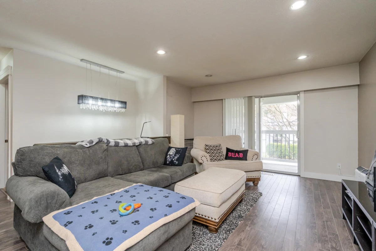 Dining Area Photo of A 34660 Immel Street, Abbotsford, BC