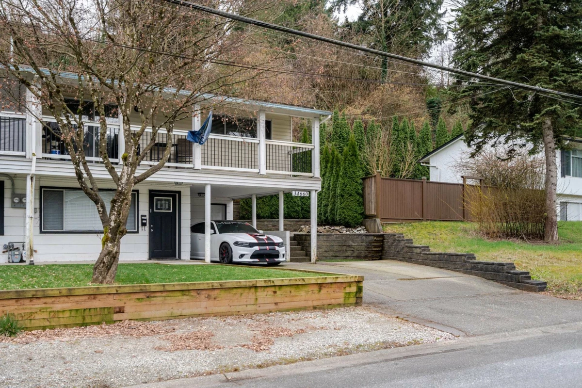Living Room Photo of A 34660 Immel Street, Abbotsford, BC