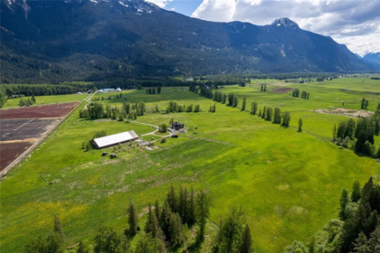 Hot Tub / Spa Photo of 9115 Pemberton Meadows Road, Pemberton, BC