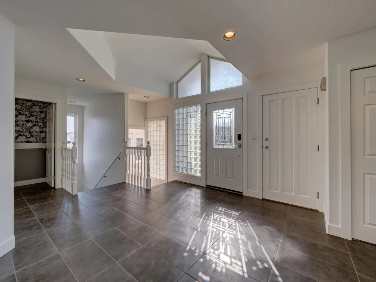 Dining Area Photo of 803 Oceanmount Boulevard, Gibsons, BC