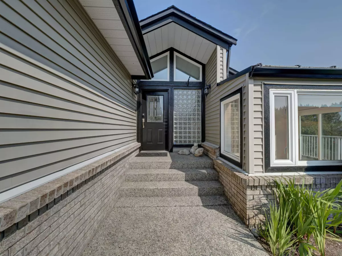 Family Room Photo of 803 Oceanmount Boulevard, Gibsons, BC