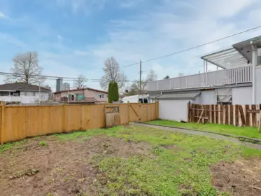 Garden / Landscaping Photo of 4168 Parker Street, Burnaby, BC