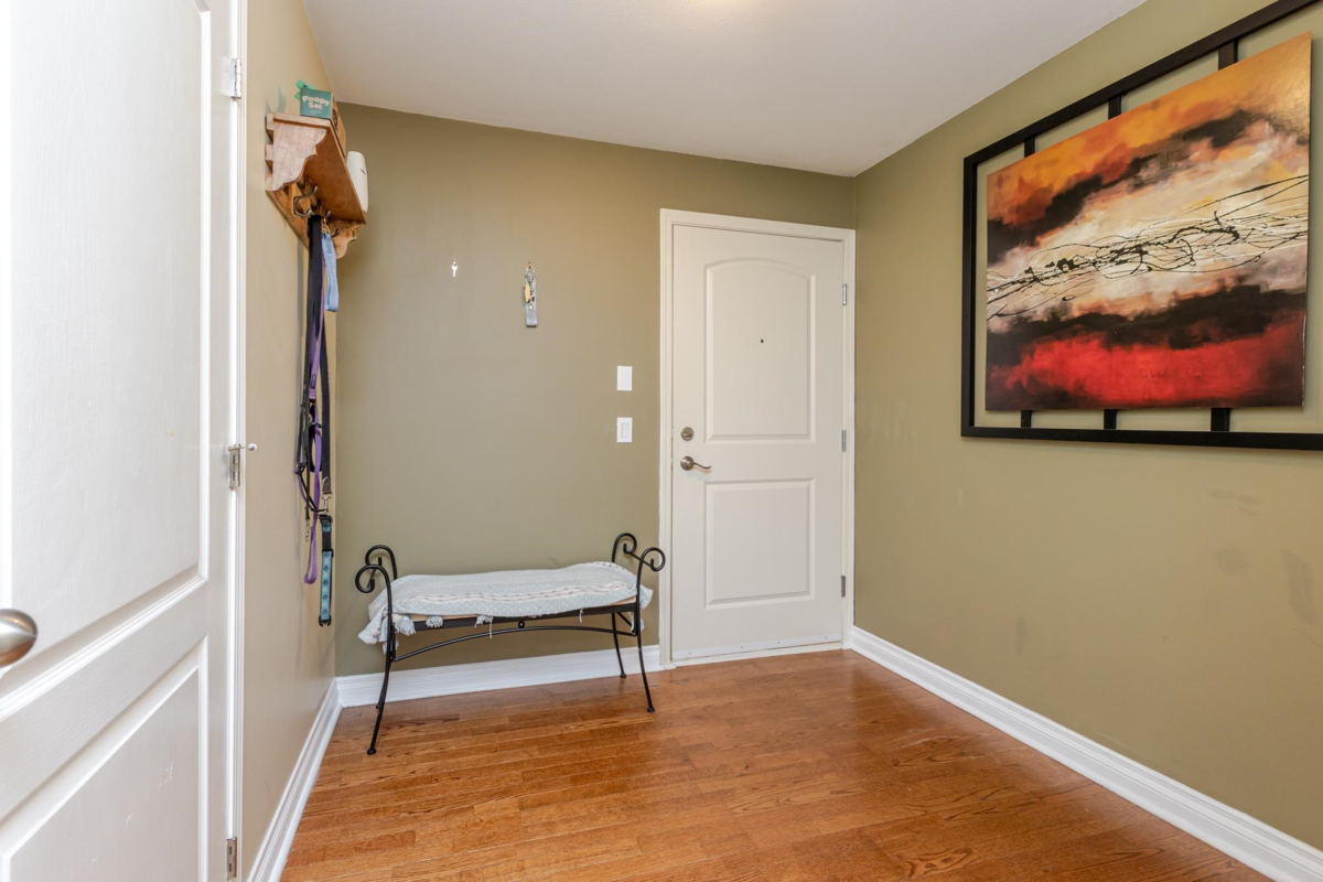 Living Room Photo of 202 20433 53 Avenue, Langley, BC