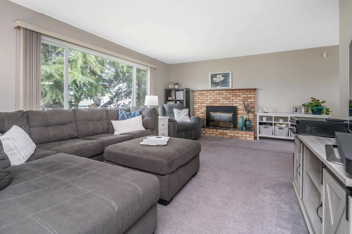 Living Room Photo of 46412 Chilliwack Central Road, Chilliwack, BC