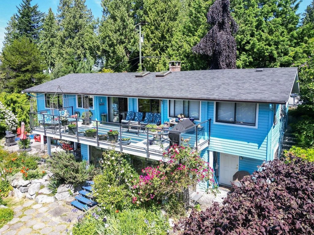 Family Room Photo of 1419 Chaster Road, Gibsons, BC