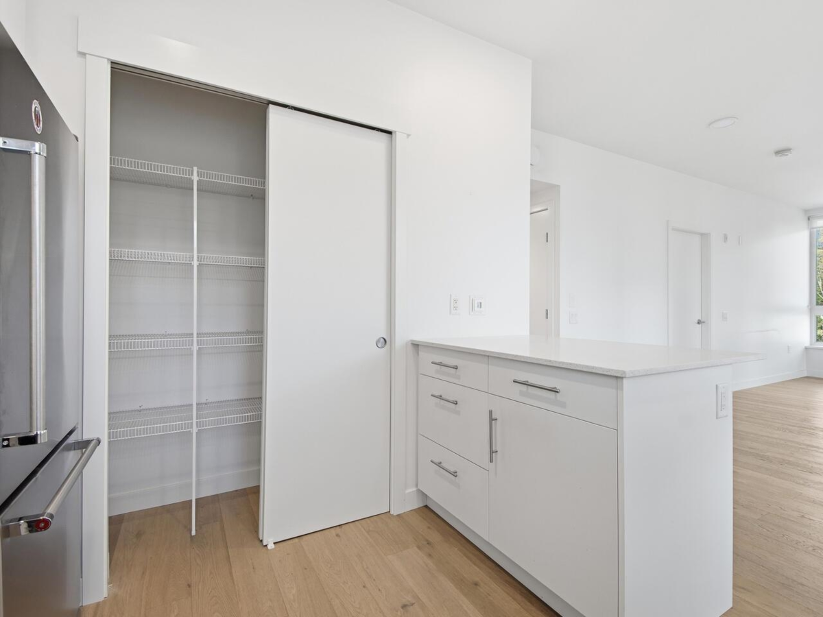 Dining Area Photo of 405 2137 Chesterfield Avenue, North Vancouver, BC
