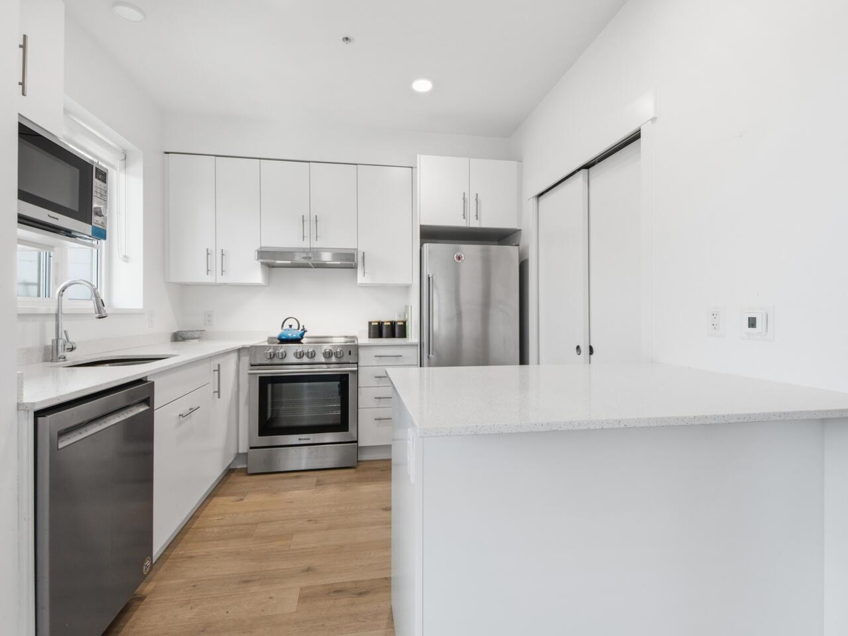 Exterior Rear Photo of 405 2137 Chesterfield Avenue, North Vancouver, BC