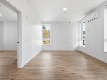 Basement Recreation Room Photo of 405 2137 Chesterfield Avenue, North Vancouver, BC