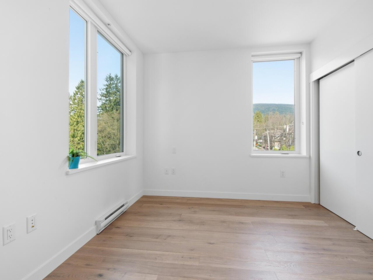 Breakfast Nook Photo of 405 2137 Chesterfield Avenue, North Vancouver, BC