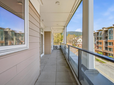 Entry Foyer Photo of 405 2137 Chesterfield Avenue, North Vancouver, BC