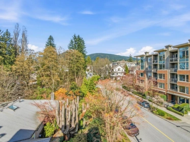 Garden / Landscaping Photo of 405 2137 Chesterfield Avenue, North Vancouver, BC
