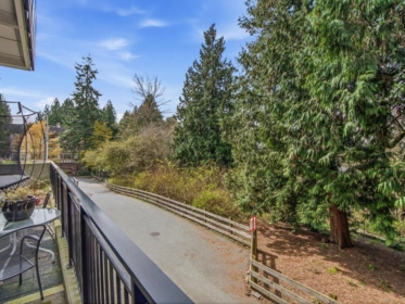Hallway Photo of 405 2137 Chesterfield Avenue, North Vancouver, BC