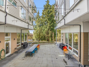 Hot Tub / Spa Photo of 405 2137 Chesterfield Avenue, North Vancouver, BC