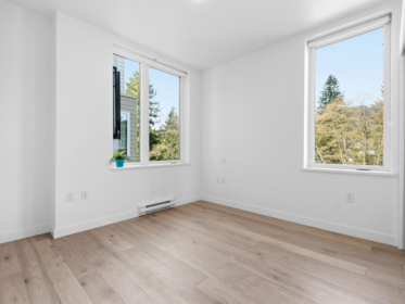 Kitchen Photo of 405 2137 Chesterfield Avenue, North Vancouver, BC