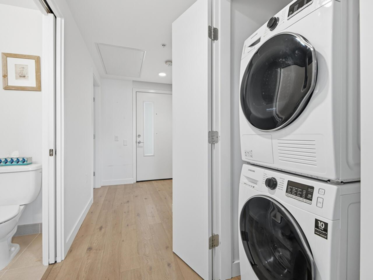 Laundry Room Photo of 405 2137 Chesterfield Avenue, North Vancouver, BC