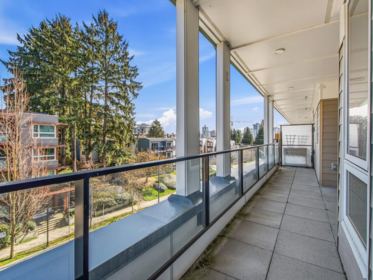 Mudroom Photo of 405 2137 Chesterfield Avenue, North Vancouver, BC