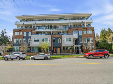 Outdoor Patio Photo of 405 2137 Chesterfield Avenue, North Vancouver, BC