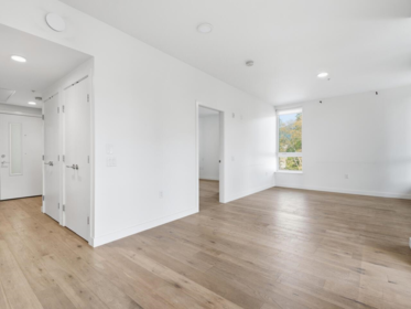Powder Room Photo of 405 2137 Chesterfield Avenue, North Vancouver, BC